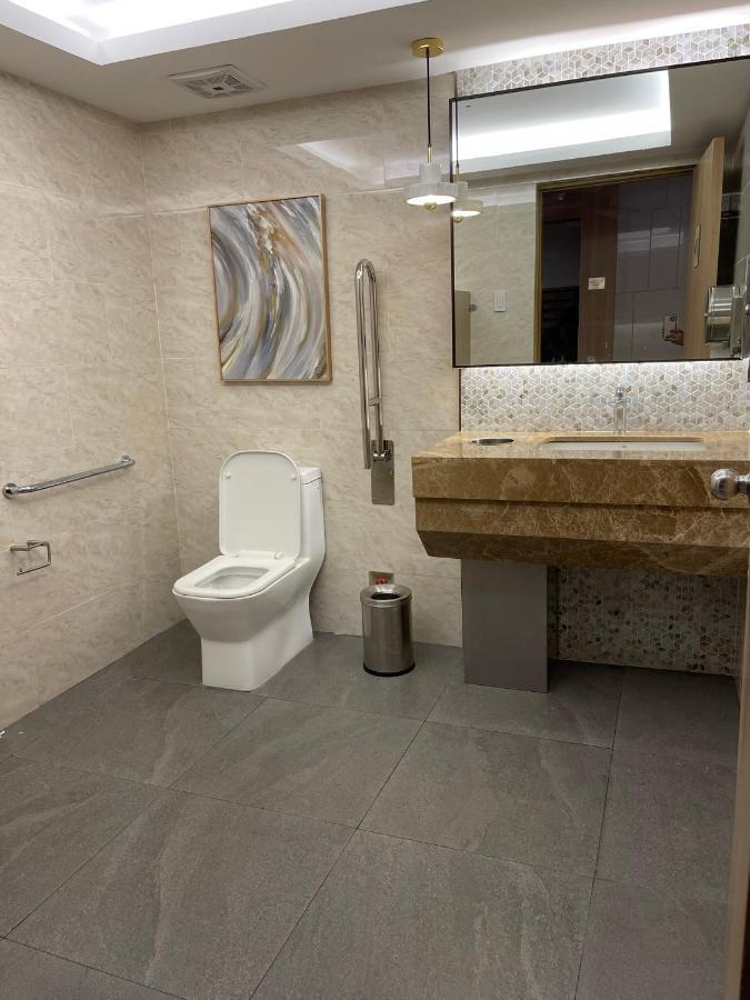Amour Staycation Shell Residences Манила Экстерьер фото